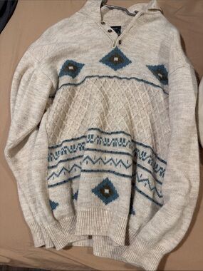 Men's Cream V-Neck wool Geometric Knit Sweater with Blue Accents